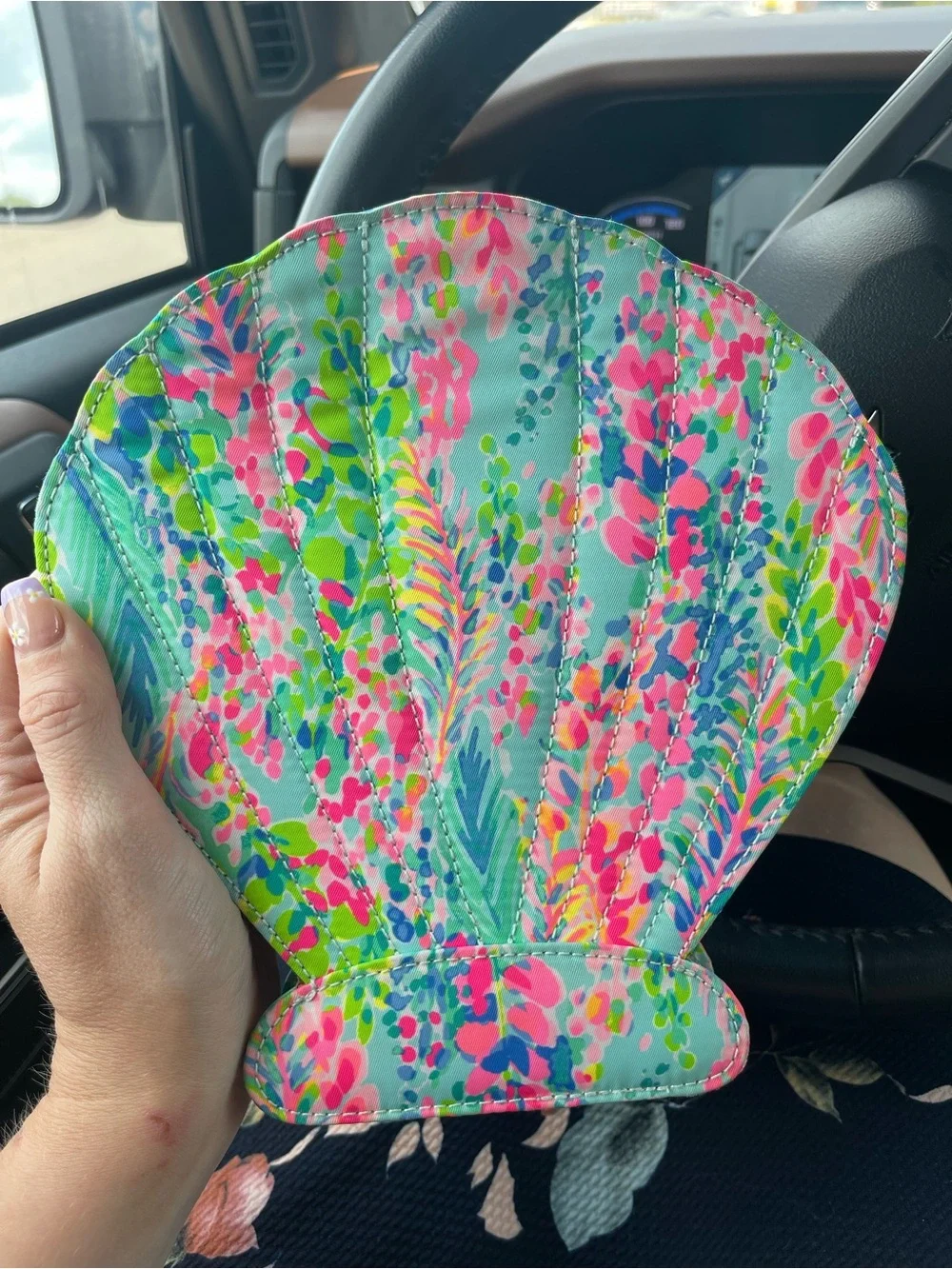 Lilly Pulitzer Sea Shell Cosmetic Case Makeup Travel Organizer Shell Shape
